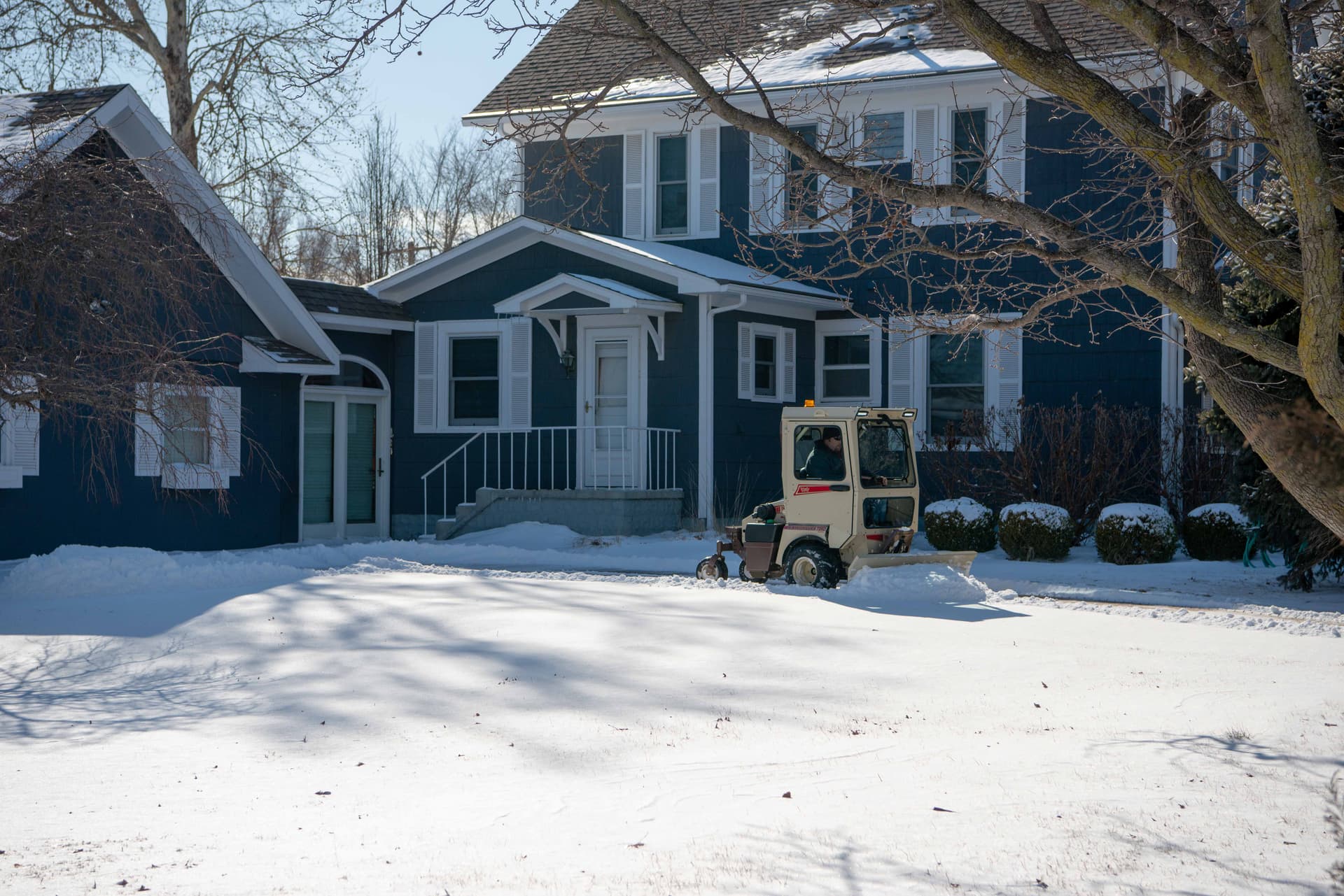 10 off-season landscaping services to maintain a steady income year-round